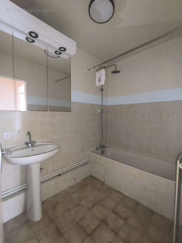 Appartement T3 Ascenseur et stationnement privé - photo 5