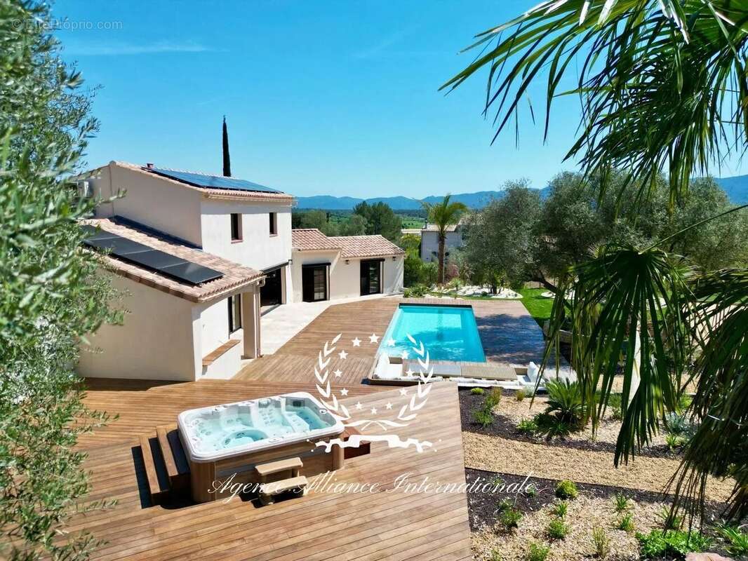 Appartement à LE LUC