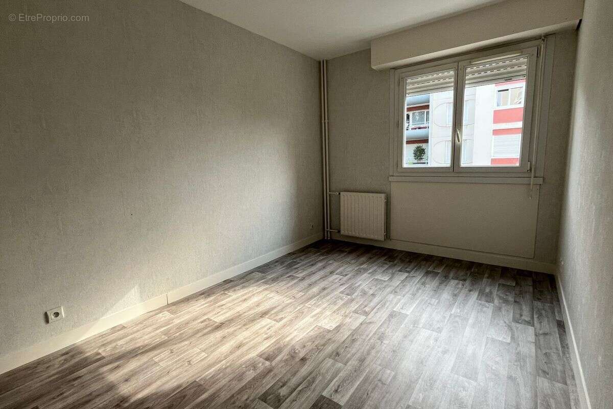 Appartement à LES PONTS-DE-CE