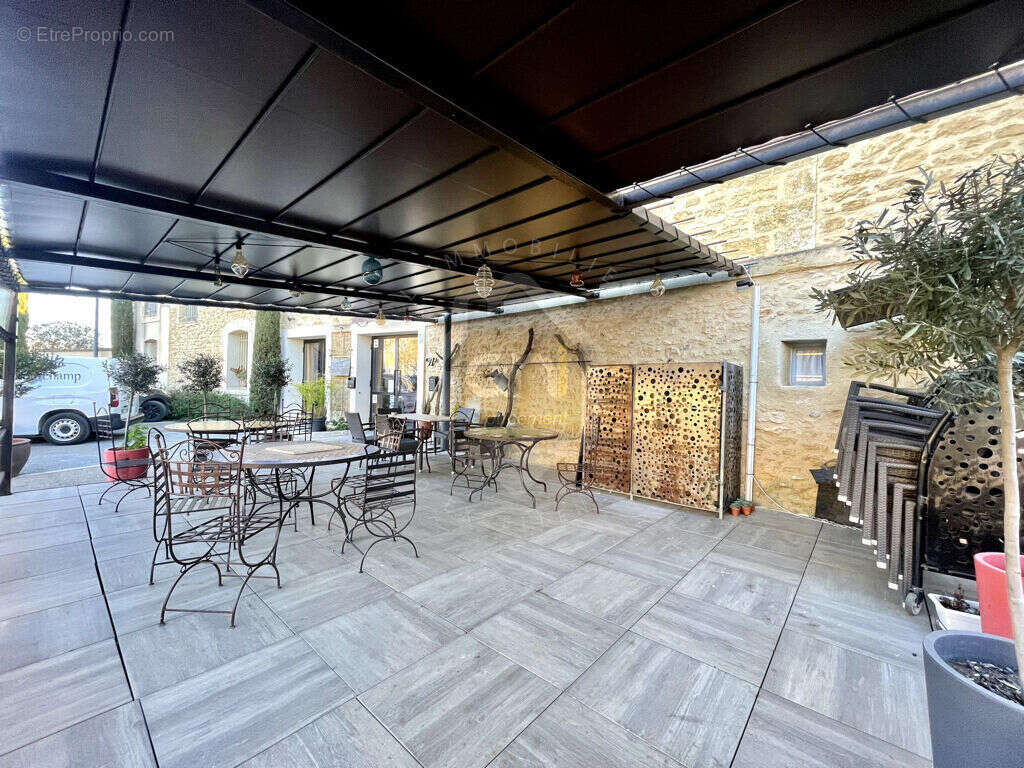 Commerce à AIGUES-VIVES