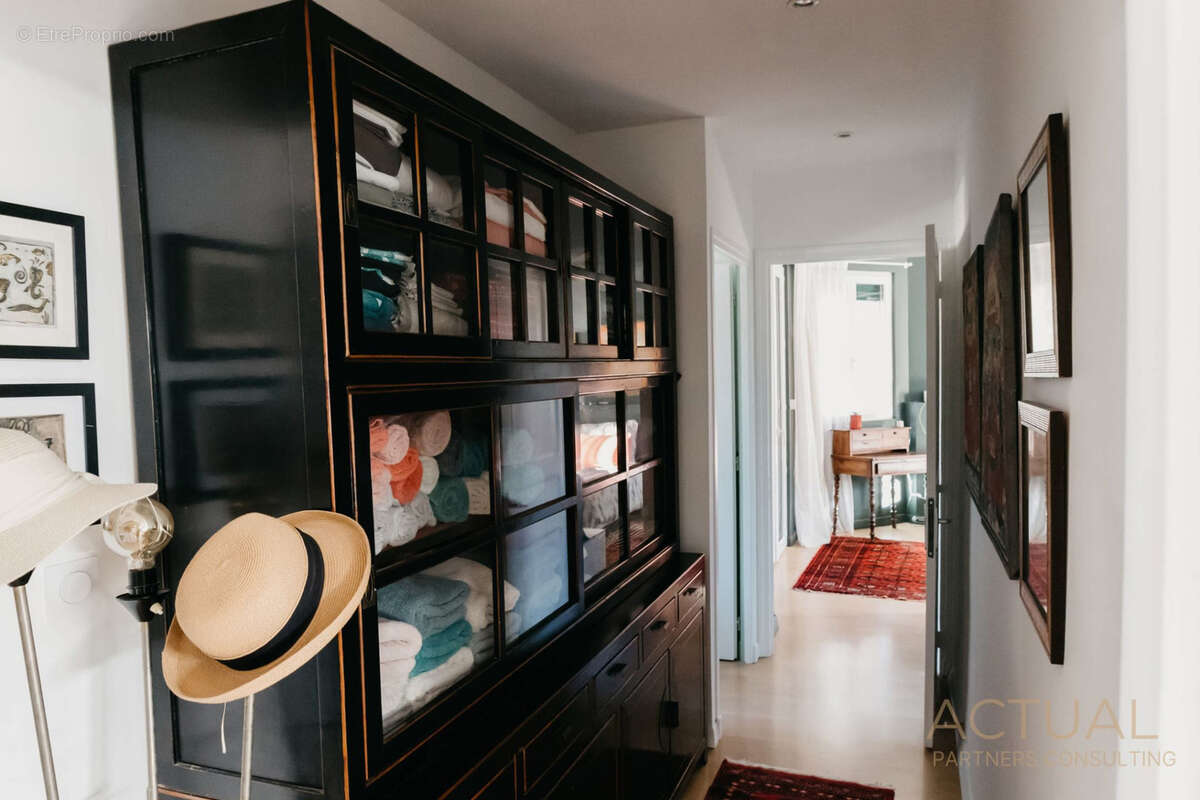 Villa  avec un grand terrain 708 m2 et une piscine - photo 13