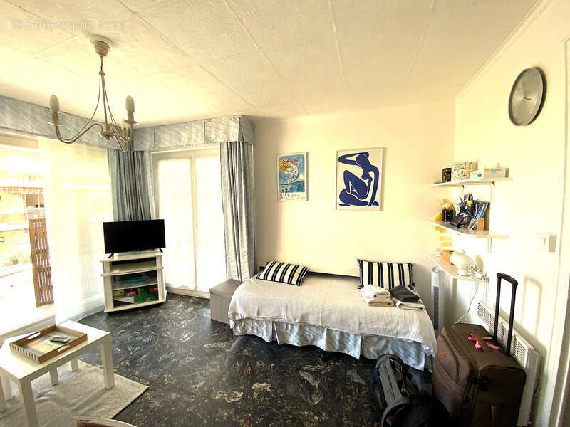 Dpt Alpes Maritimes (06), à vendre JUAN LES PINS appartement T1  vue mer - photo 5