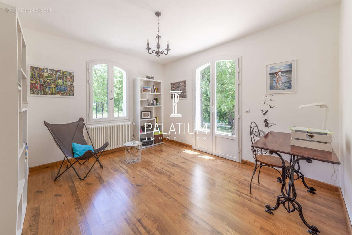 Maison 147 m² à Allemagne-En-Provence  - photo 8