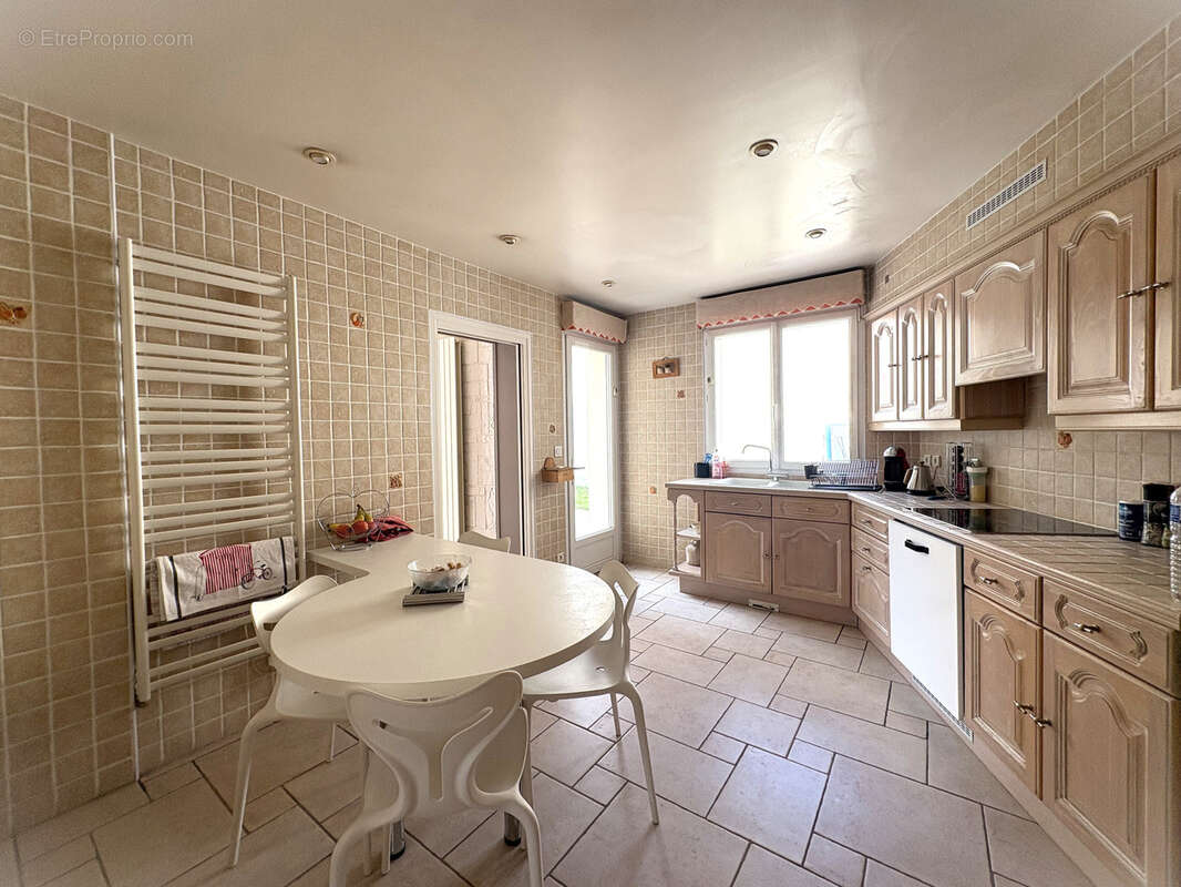 Maison à SAINT-MAUR-DES-FOSSES