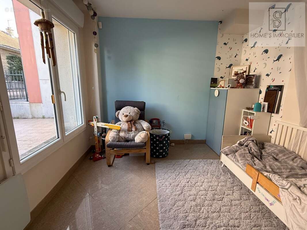 Appartement à LES PAVILLONS-SOUS-BOIS