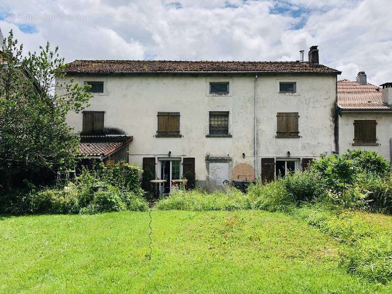 Maison à LA NEUVEVILLE-SOUS-MONTFORT