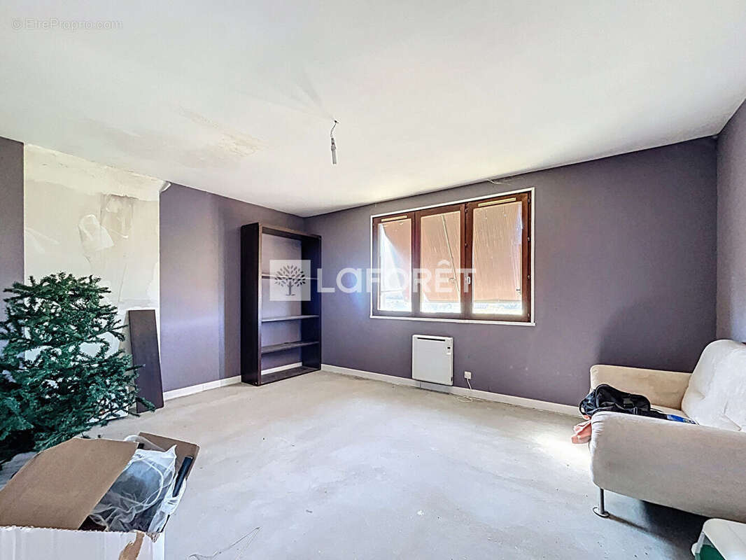 Maison à NEUFCHATEAU