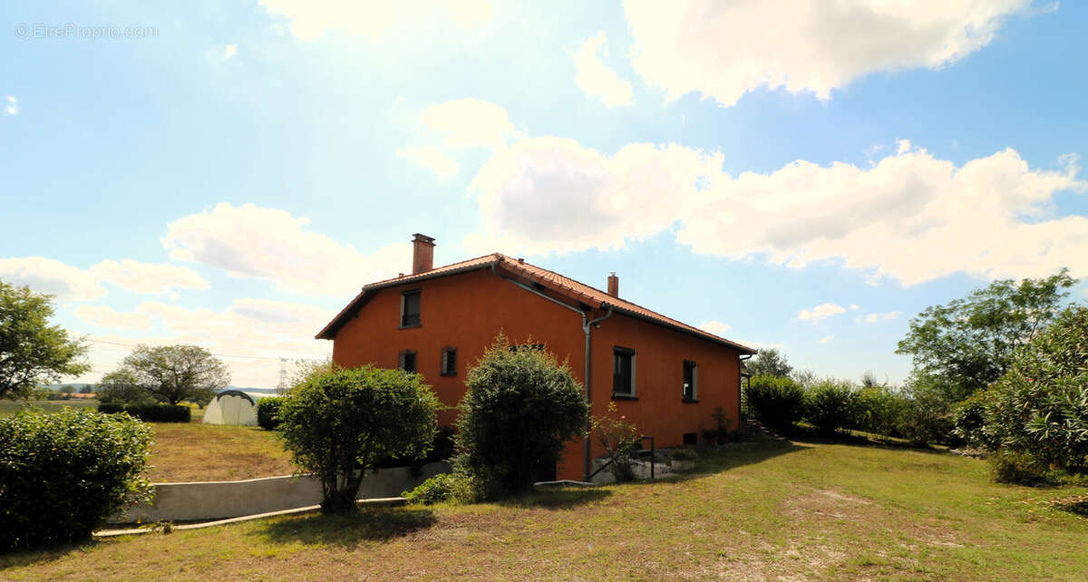 Maison à AURIGNAC