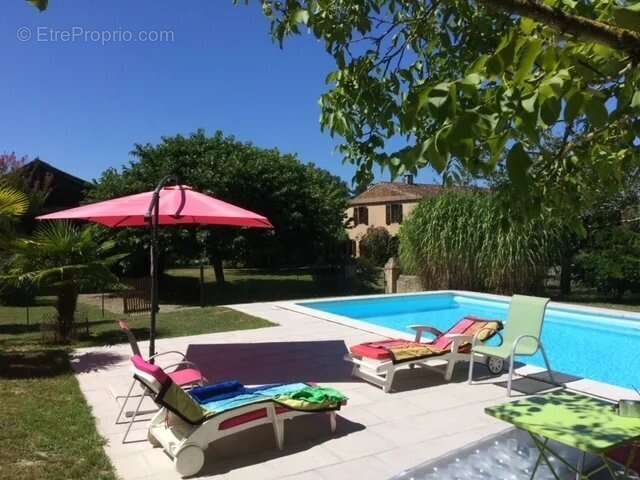 Maison de caractère avec 4 chambres sur 'environ 7318 m². - photo 48