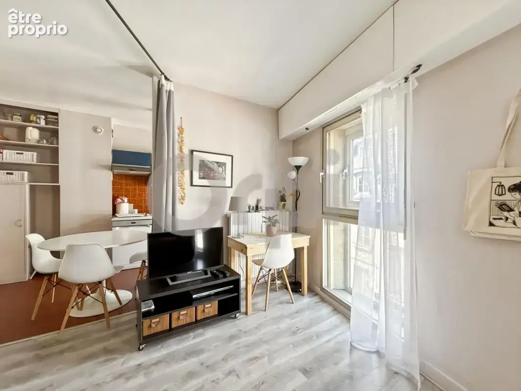 Appartement 2 pièces à Vendre à quelques pas de la place des Vosges à Paris 4e - photo 5