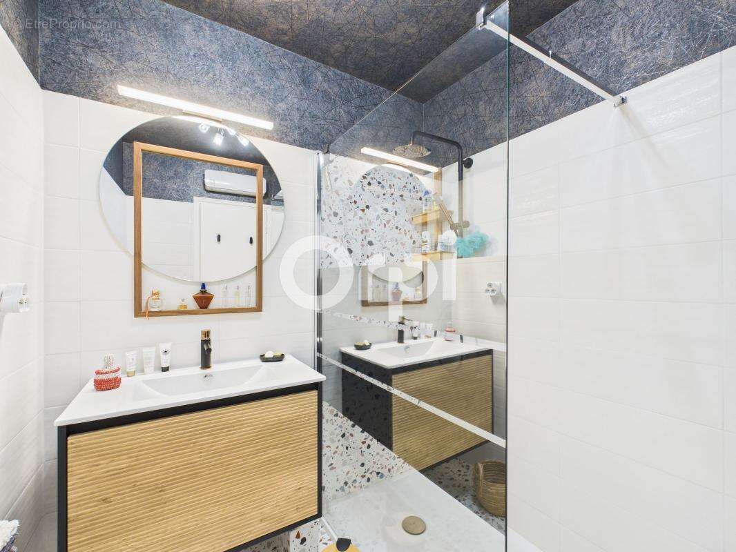 Appartement à MANDELIEU-LA-NAPOULE