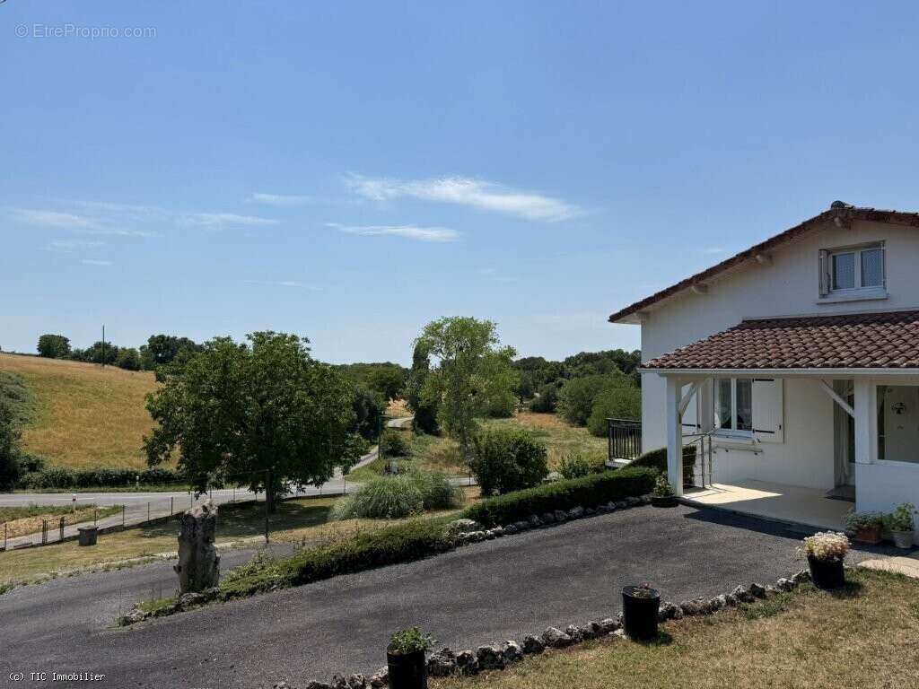 Maison à VILLEFAGNAN