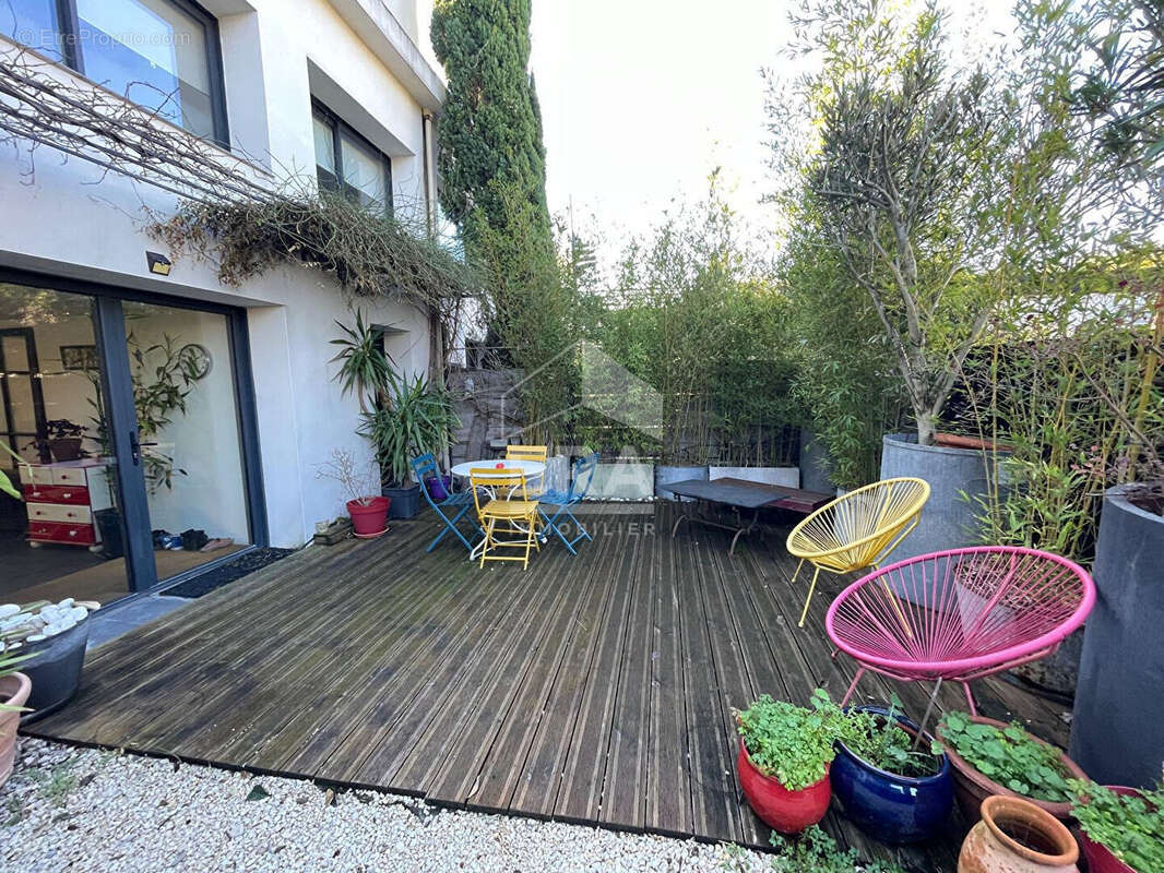 Maison à L'ISLE-SUR-LA-SORGUE