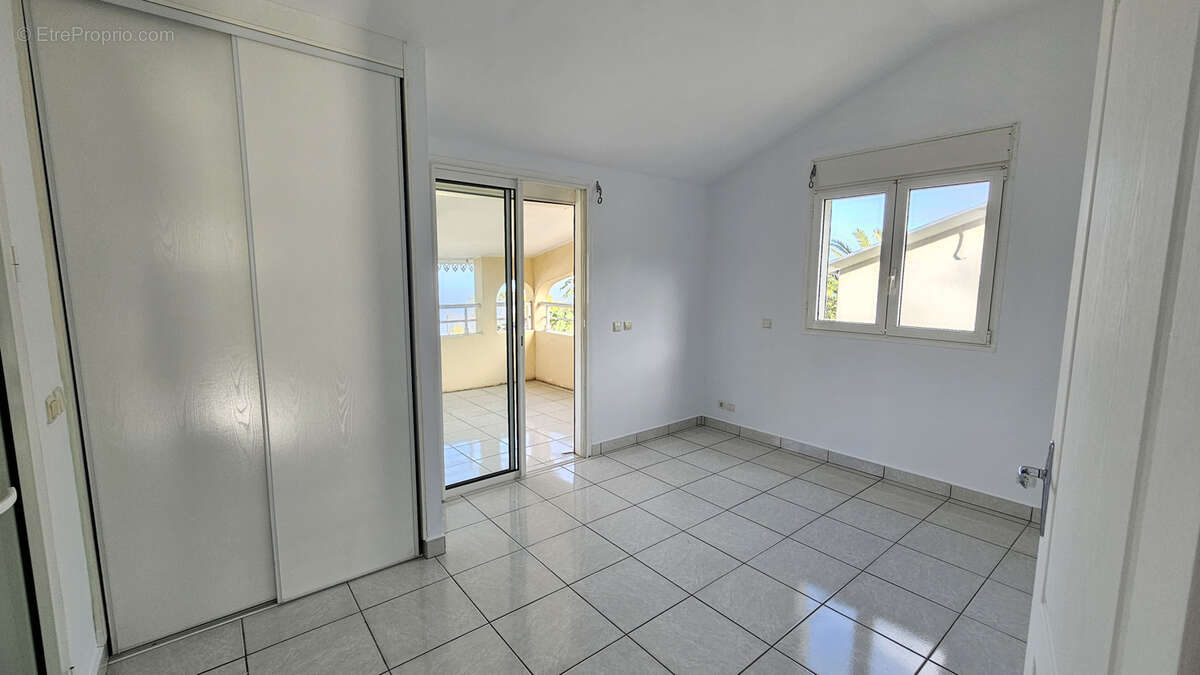 NOUVEAU PRIX! Grande villa avec piscine, Piton St Leu. - photo 9