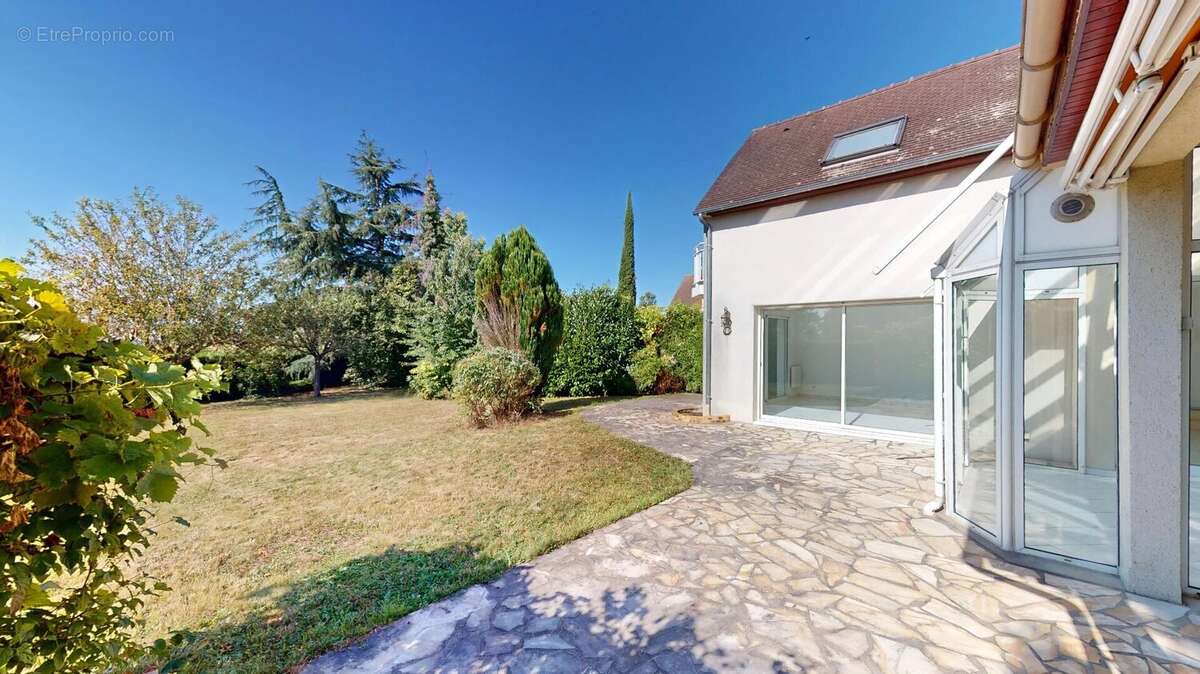 Maison à SAINT-NOM-LA-BRETECHE