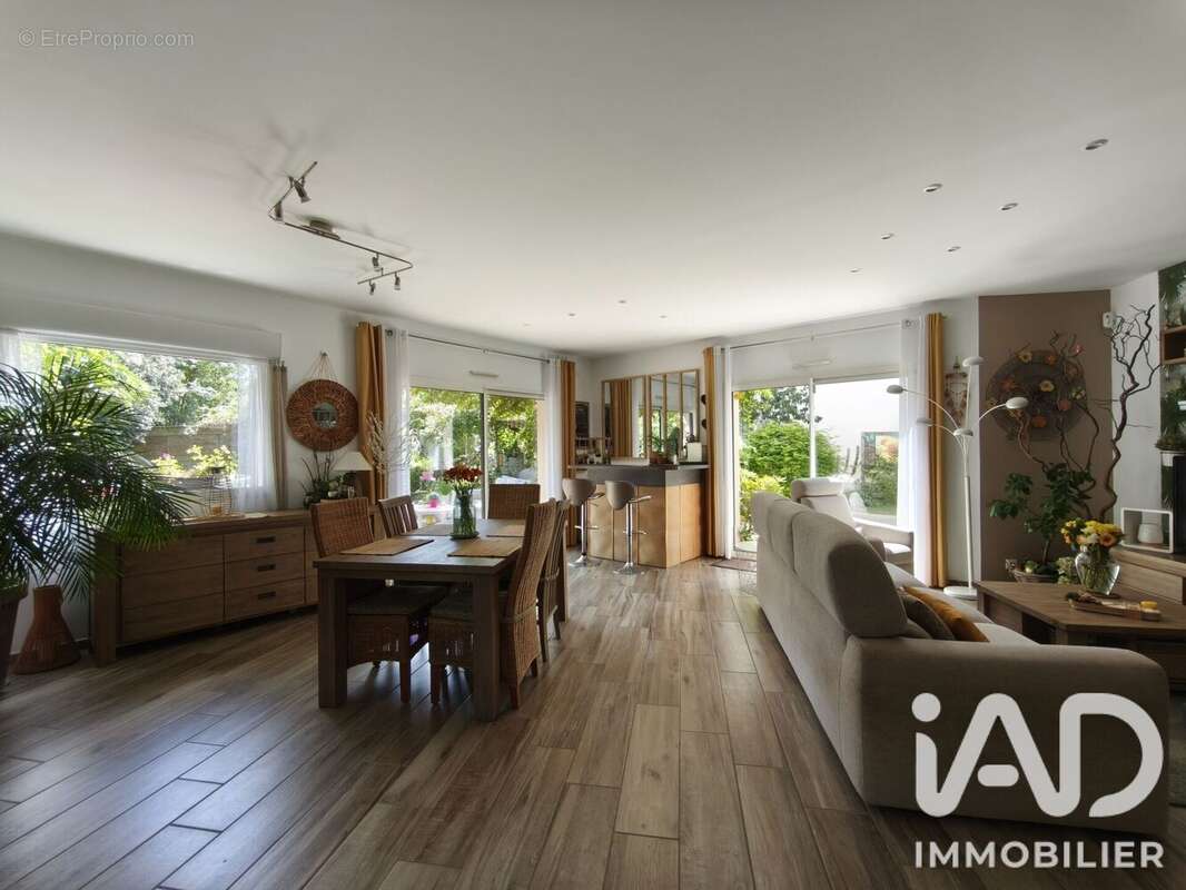 Photo 2 - Maison à MONTREUIL-JUIGNE