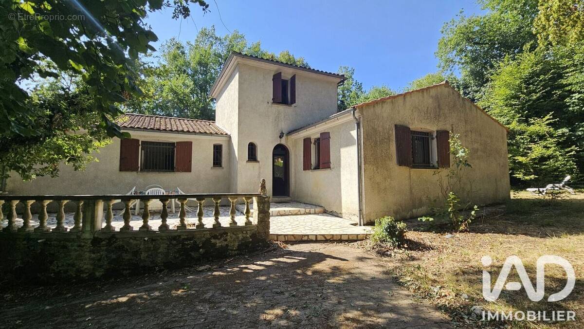 Photo 1 - Maison à SAINTES