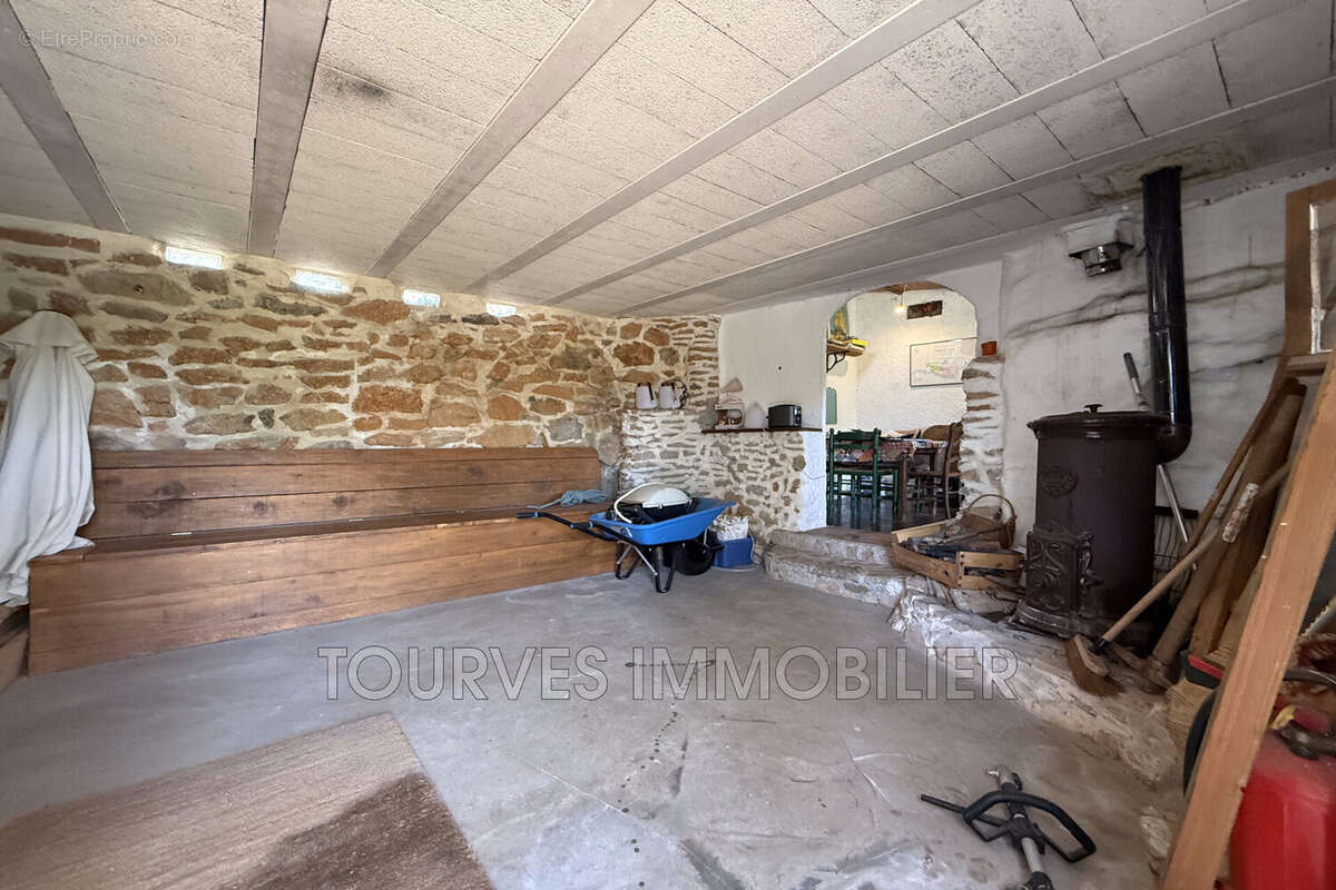 Terrain 6198 m² à Rougiers  - photo 8