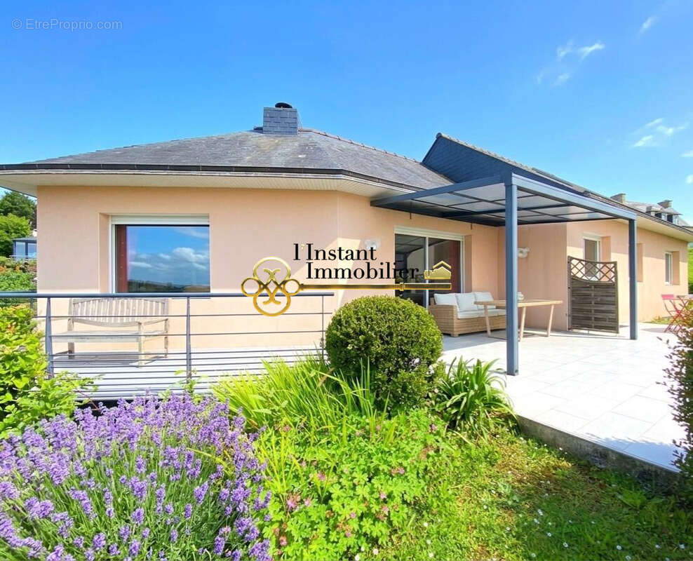 Maison à LOCQUIREC