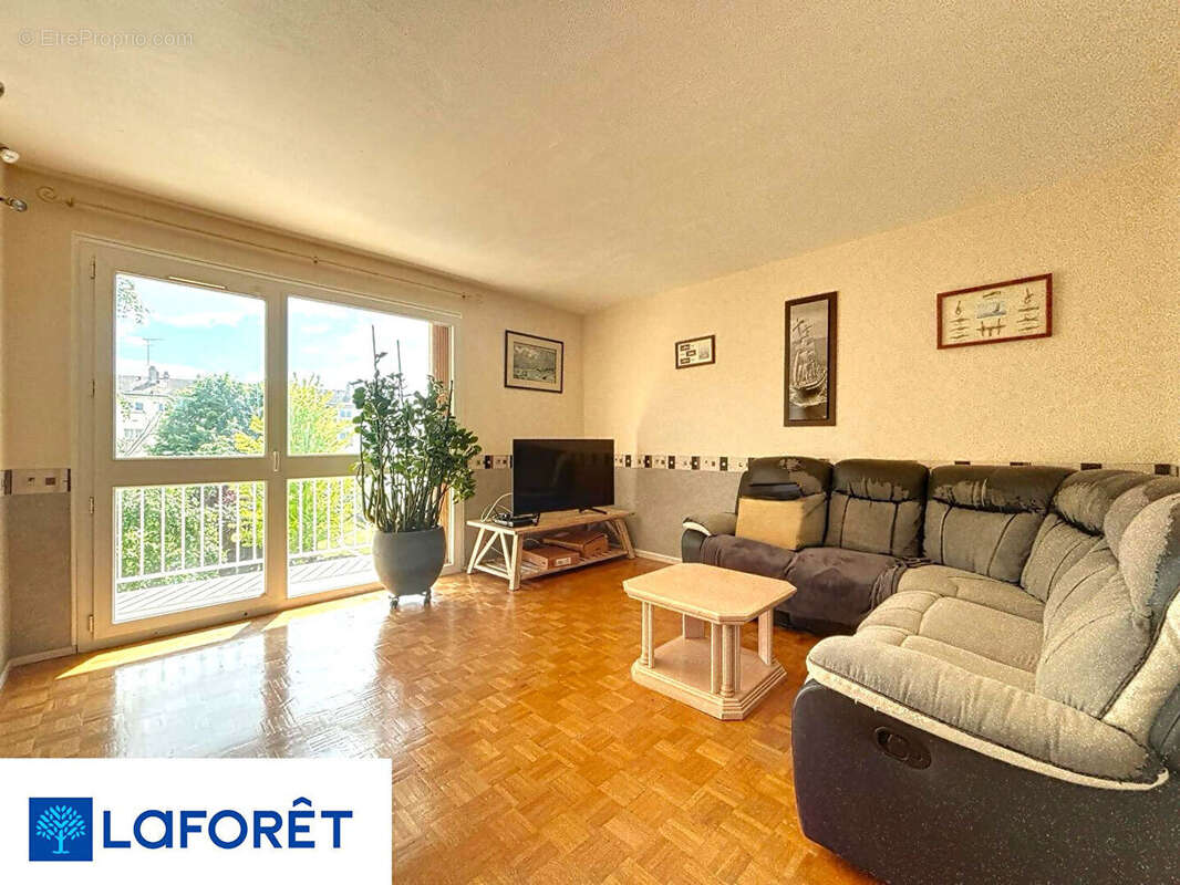 Appartement à SAINT-FARGEAU-PONTHIERRY