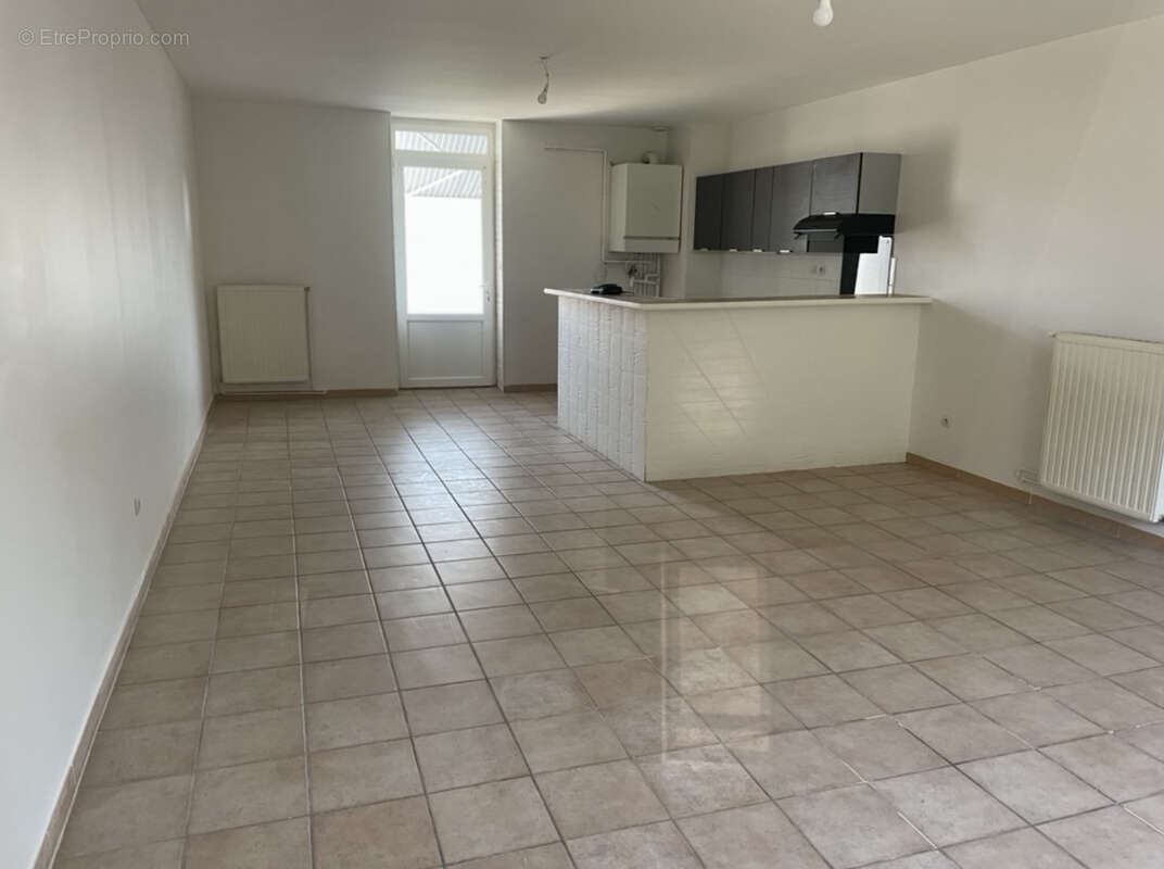 Appartement à LE CHAMBON-FEUGEROLLES