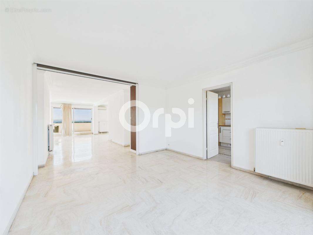 Appartement à MANDELIEU-LA-NAPOULE