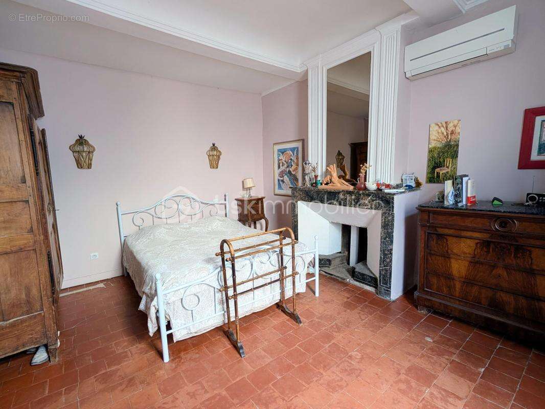 Propriété de prestige de 406 m² avec voûtes d'exception, cour et terrasses - photo 6