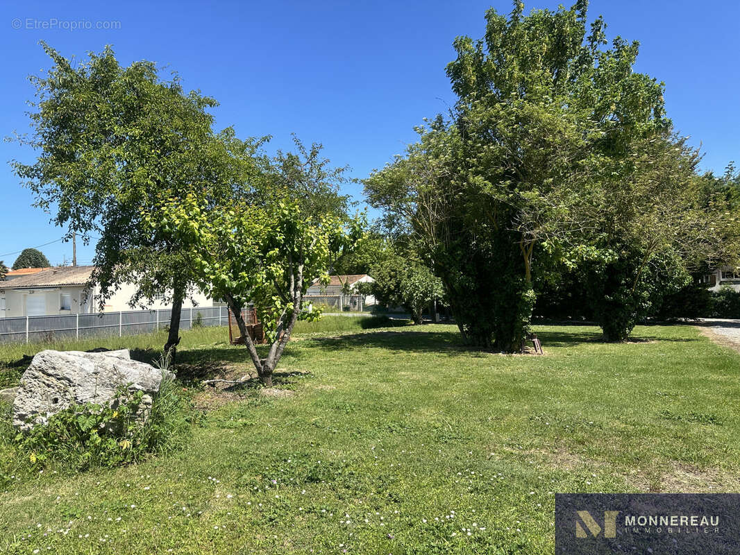Terrain à MESCHERS-SUR-GIRONDE
