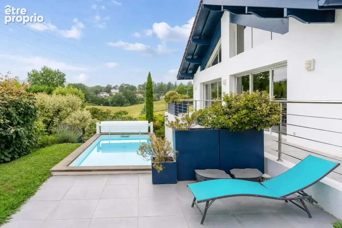 Propriété familiale de 295 m2 avec piscine, vue Rhune et parc paysager de 3 000 m2 - photo 3