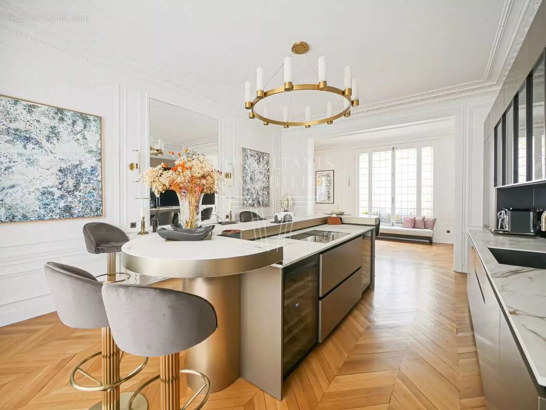 Appartement à PARIS-16E