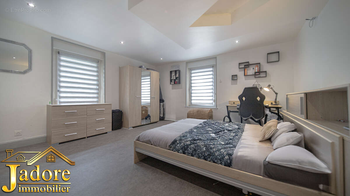 Ensemble immobilier entierement renove - photo 10