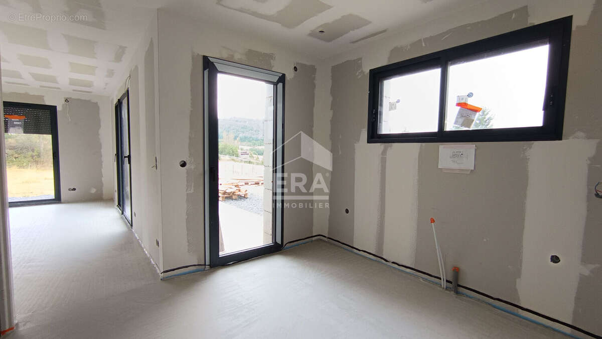 Maison à BRIVES-CHARENSAC