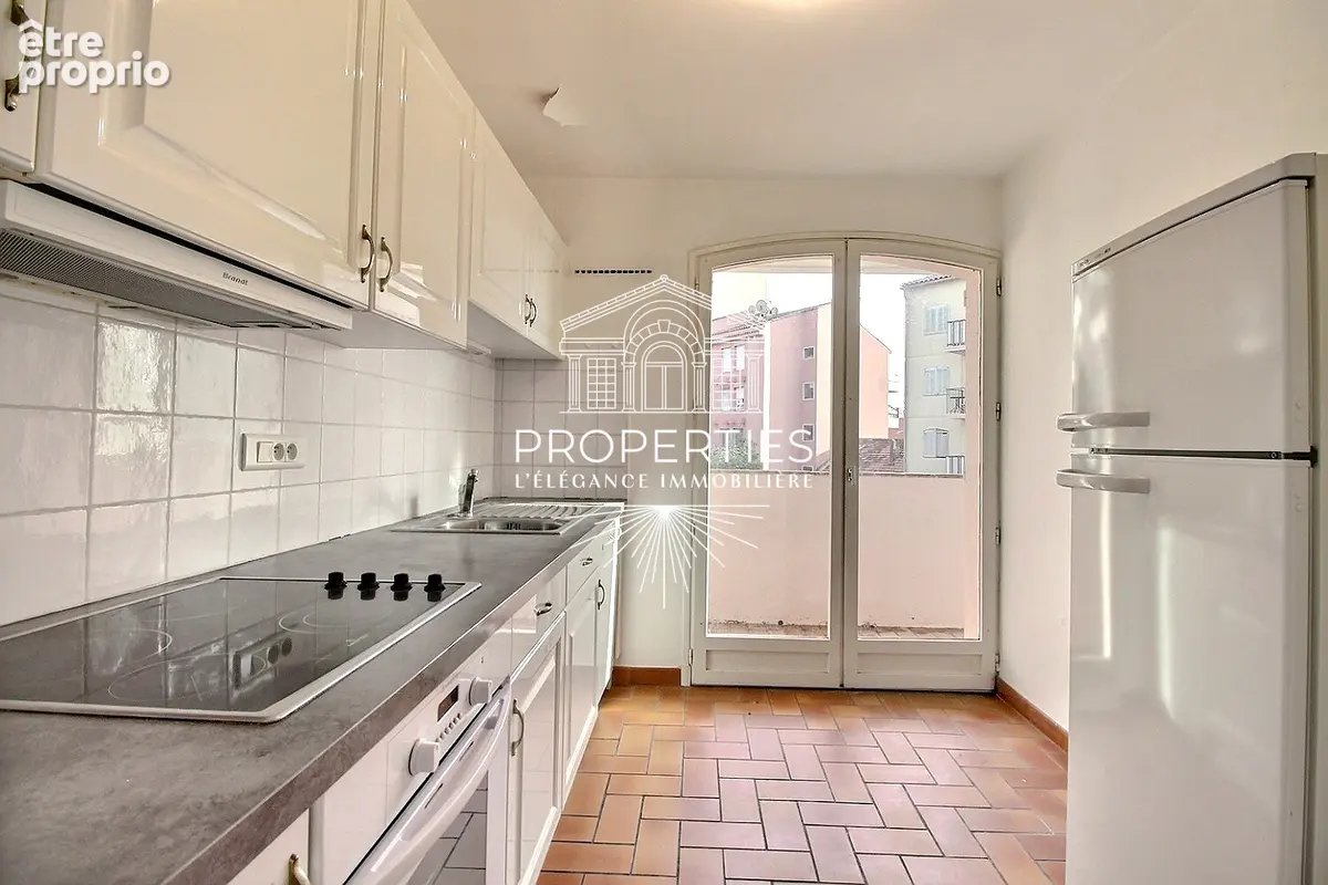 Sainte-maxime - centre ville - t3 traversant - 73m² - balcons - ascenseur - cave - photo 3