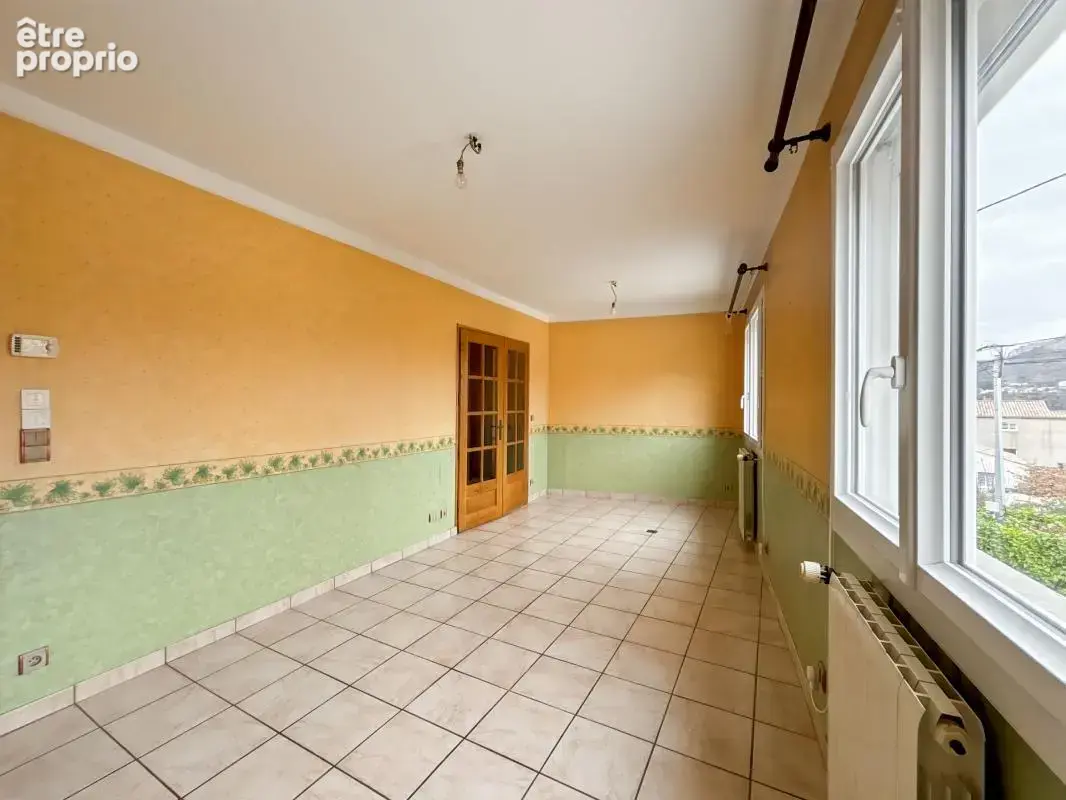 Belle maison Rénovée composée de deux logements , un type 4 et un type 2. Bâtie sur une parcelle de 800 m2 , cette charmante mai - photo 13