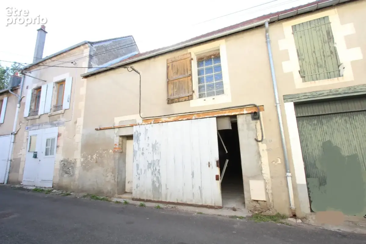Parking à LA CHARITE-SUR-LOIRE