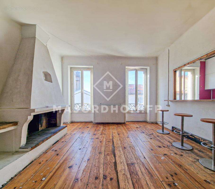 Appartement à MARSEILLE-4E