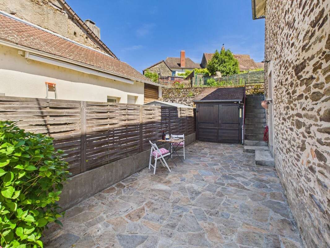 Maison à JUMILHAC-LE-GRAND