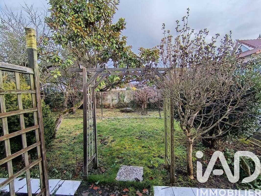 Maison 106 m² à Combs-La-Ville  - photo 3