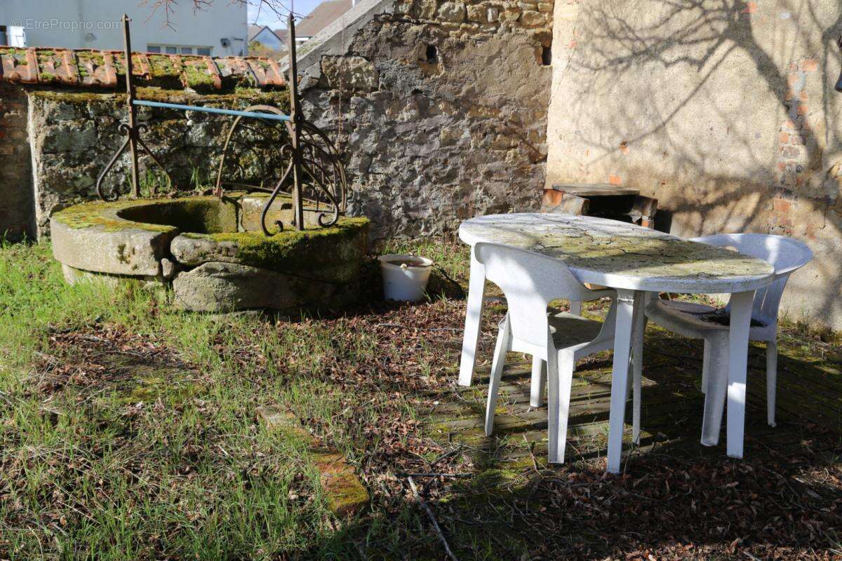 Maison à DRACY-SAINT-LOUP