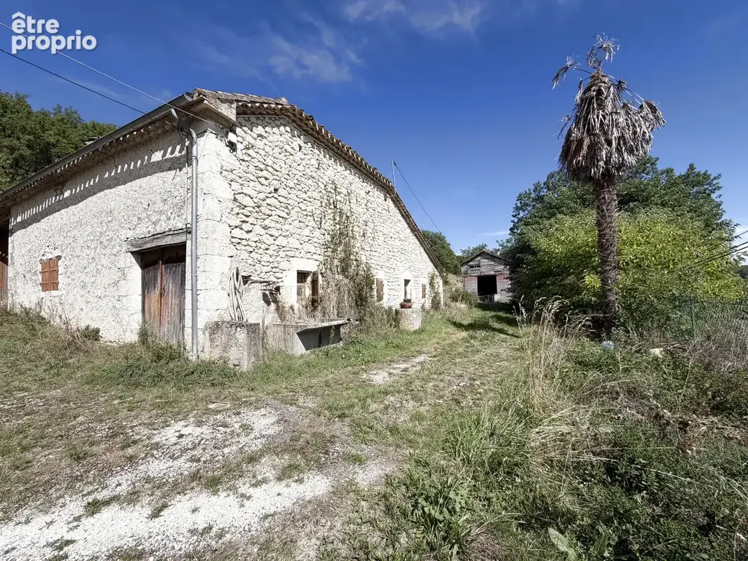 Propriete a renover avec 4 hectares et nombreuses dependances - photo 23