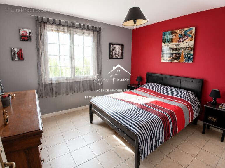 Chambre 1 - Maison à DANGE-SAINT-ROMAIN