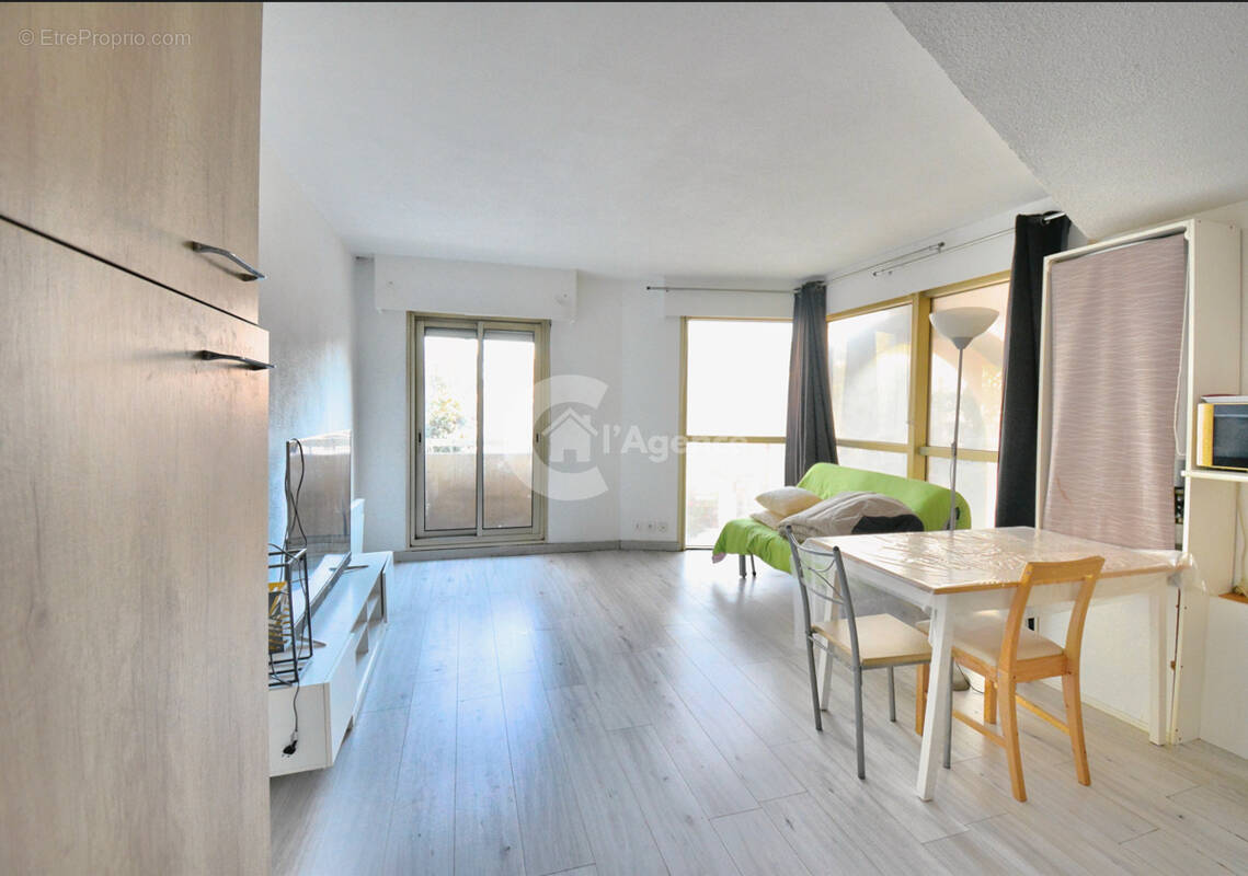 Appartement à VALLAURIS