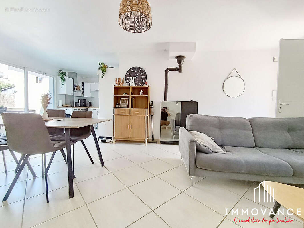 Maison à GALLARGUES-LE-MONTUEUX