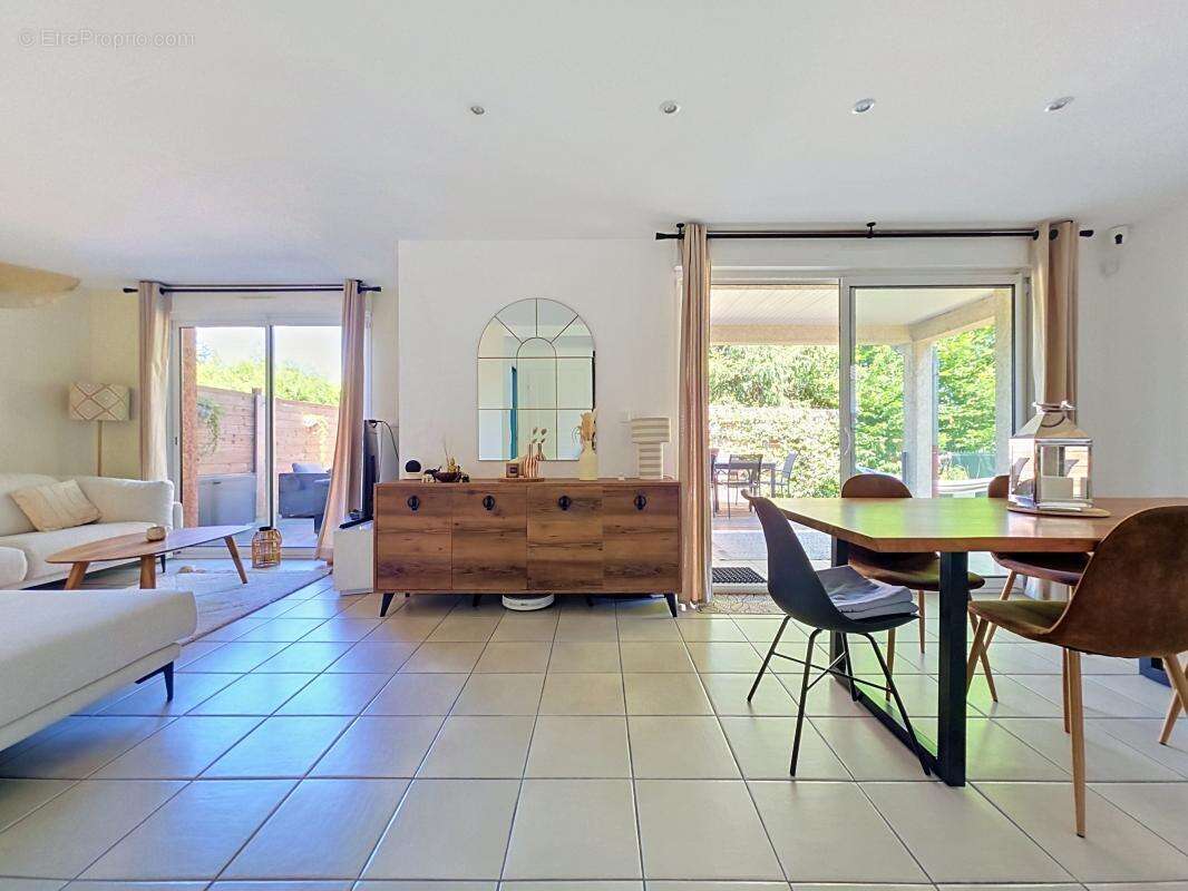 Maison - 4 Chambres - Buanderie - Cellier - Jardin - Terrasse - Garage - Place de stationnement - Proche toutes commodités - photo 16