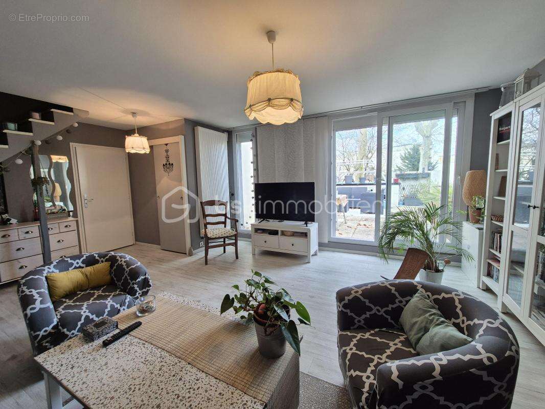 Appartement à COURCOURONNES