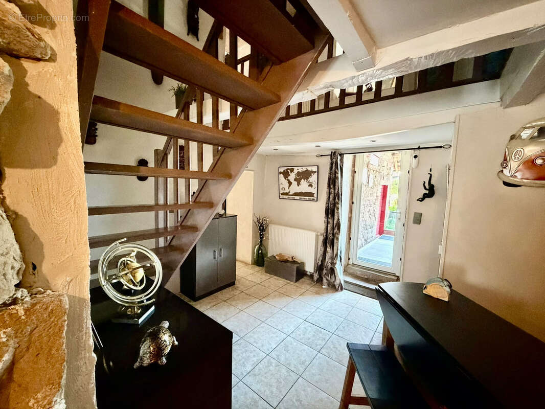 Vente charmante maison rénovée, mitoyenne, sur terrain de  24,77 ares ROYE - photo 9