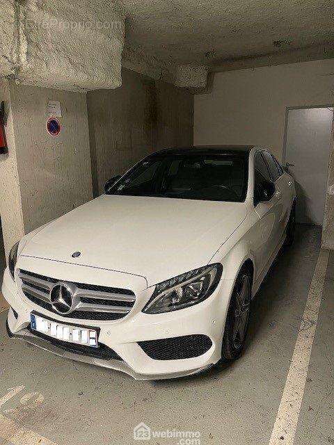 Photo 2 - Parking à COURBEVOIE