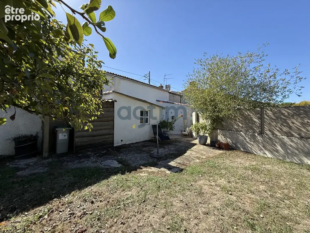 Montaigu, centre-ville, maison en pierre, 69m2 hab, 2 chambres, terrain et dépendances - photo 17