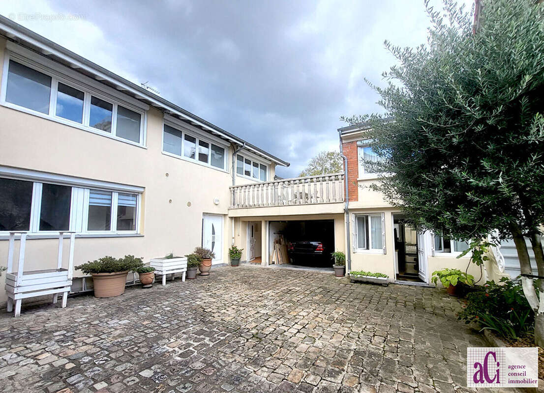 Maison à L&#039;HAY-LES-ROSES