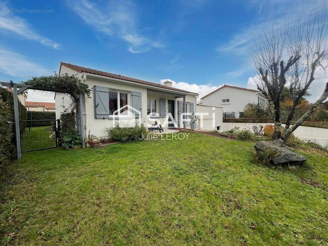 Photo 2 - Maison à MONNIERES